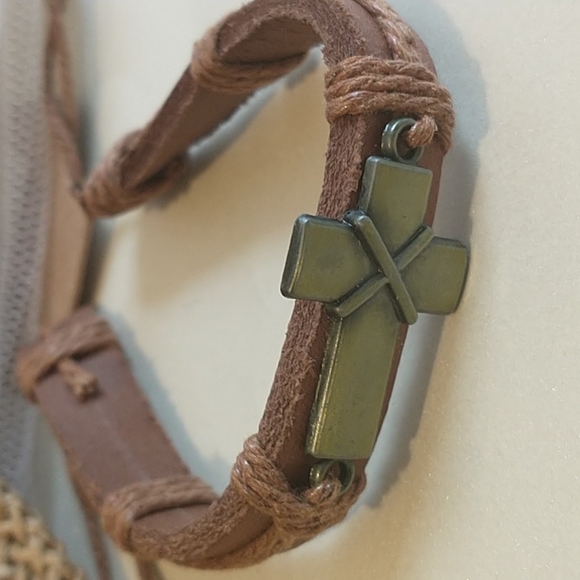 Genuine Leather Unisex Cross Bracelet! - Picture 2 of 4